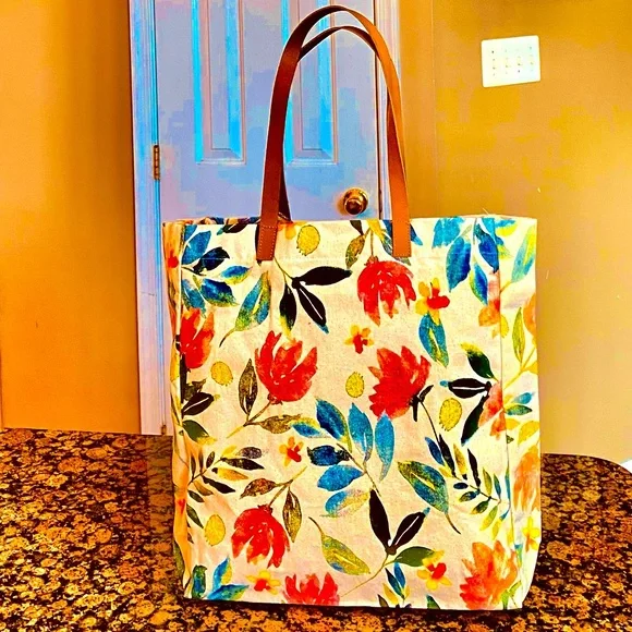 🎁Sold🎁Ecco lo  Gorgeous Floral Canvas Pompom  Shopping Tote bag.Made in India - Picture 5 of 9